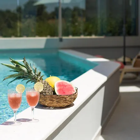 House Of Hermes With Heated Pool And Sea View